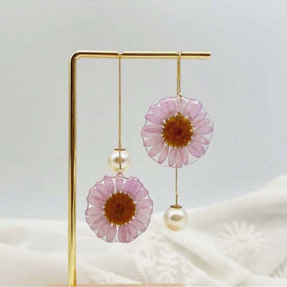 2/$30🌵 Pink Daisy Pressed Flower Earrings Threader Faux Pearl Fairy Acrylic NEW